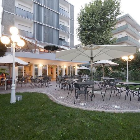 Hotel Corona Riccione Esterno foto