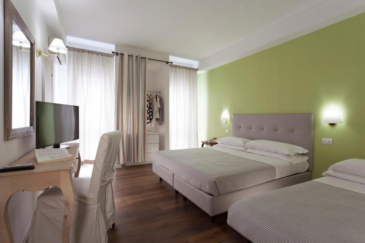Hotel Corona Riccione Esterno foto