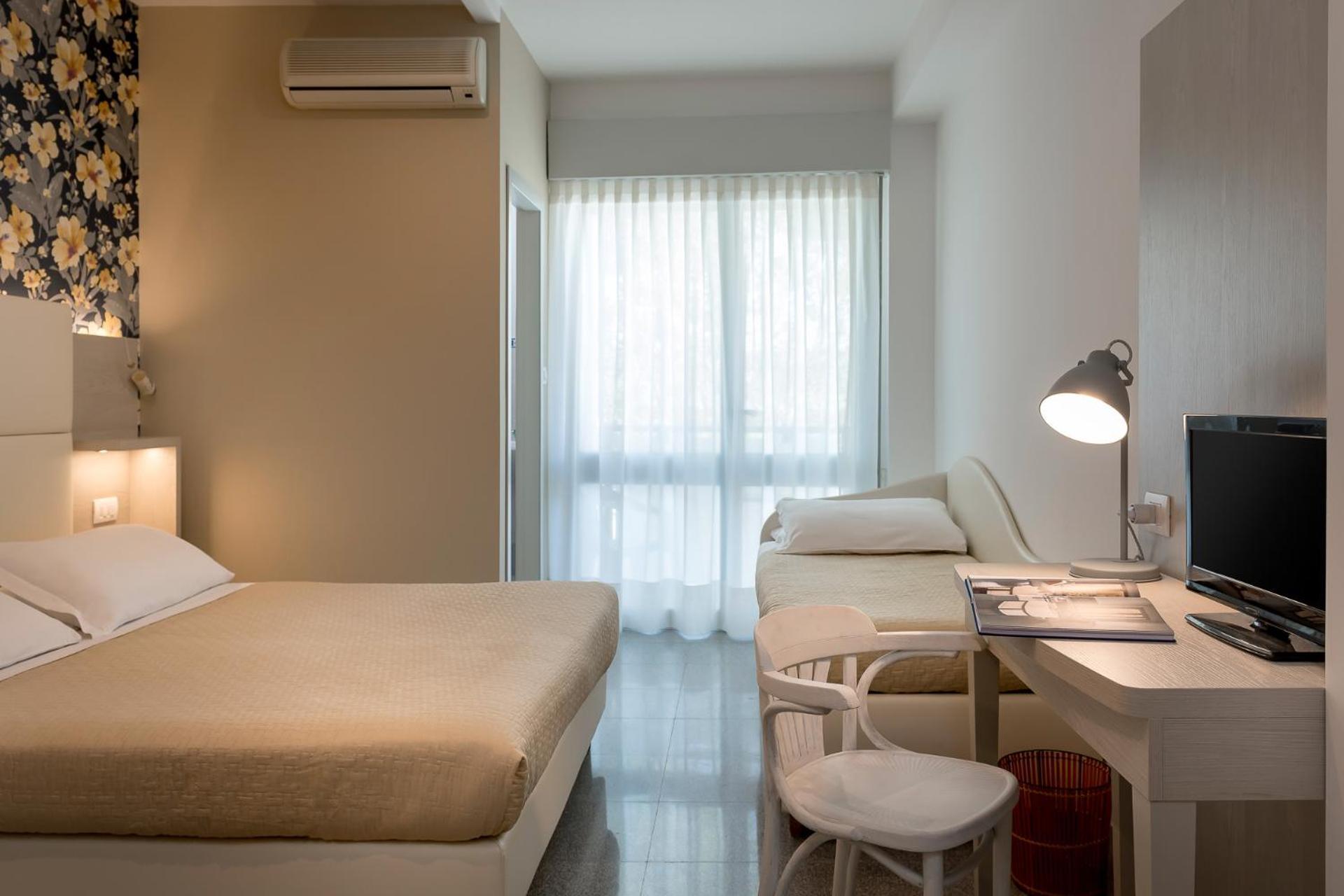 Hotel Corona Riccione Esterno foto