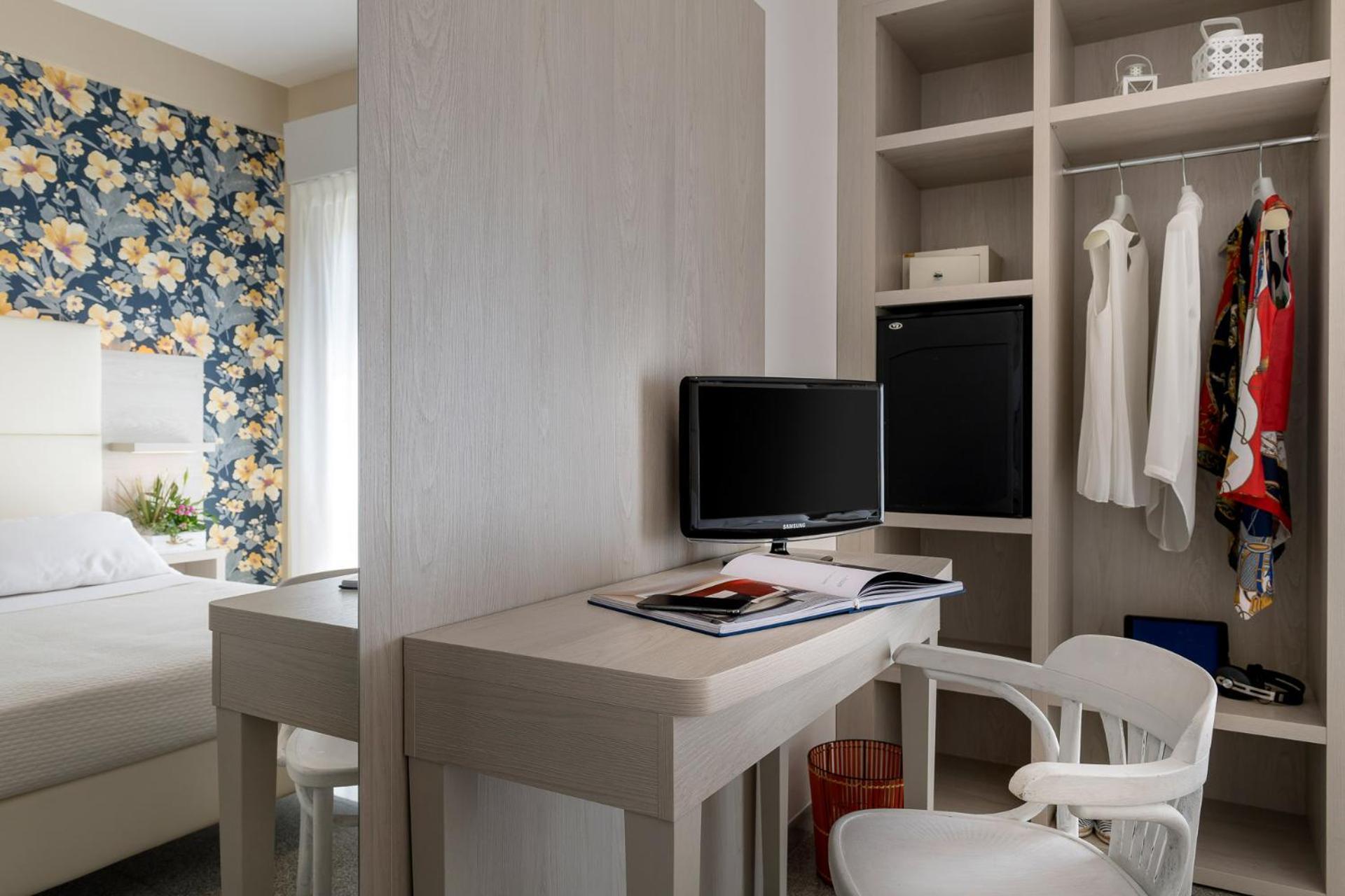 Hotel Corona Riccione Esterno foto