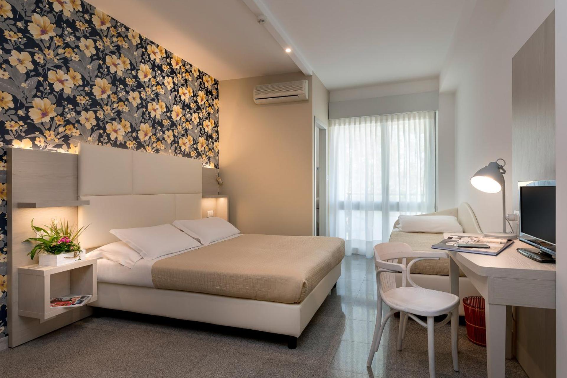 Hotel Corona Riccione Esterno foto