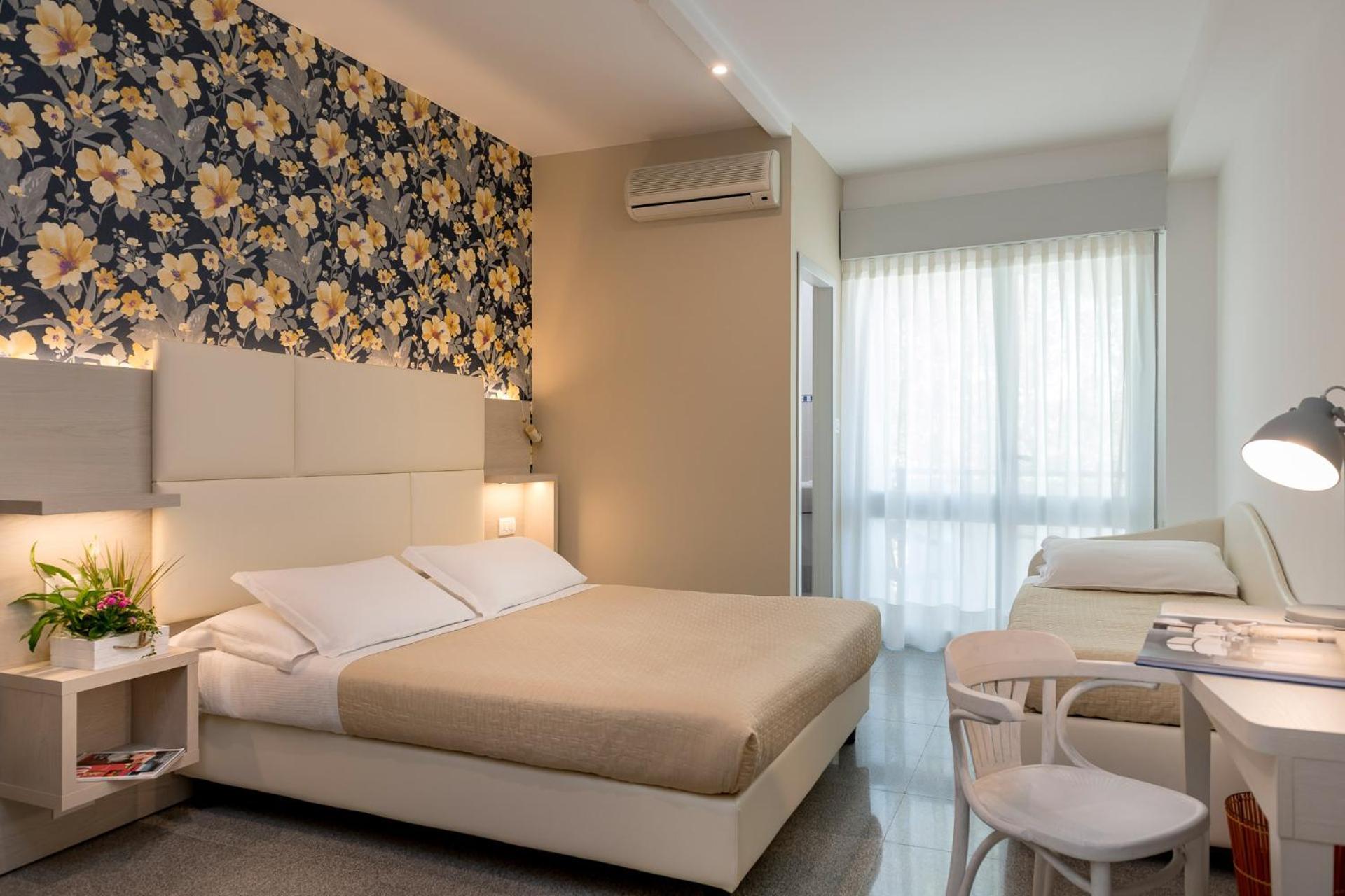 Hotel Corona Riccione Esterno foto
