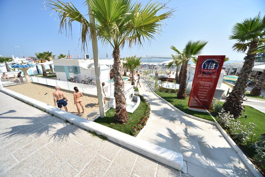 Hotel Corona Riccione Esterno foto