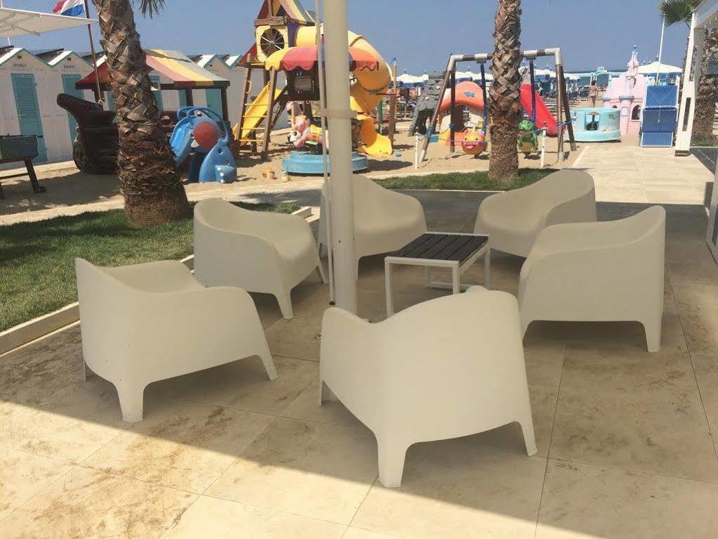 Hotel Corona Riccione Esterno foto