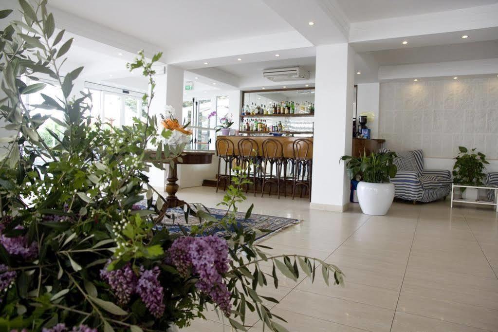 Hotel Corona Riccione Esterno foto