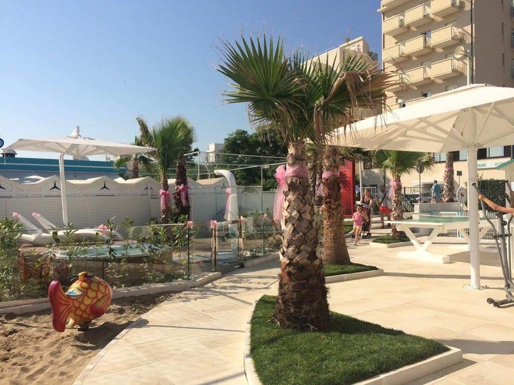 Hotel Corona Riccione Esterno foto