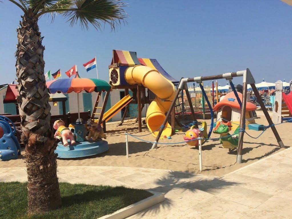 Hotel Corona Riccione Esterno foto