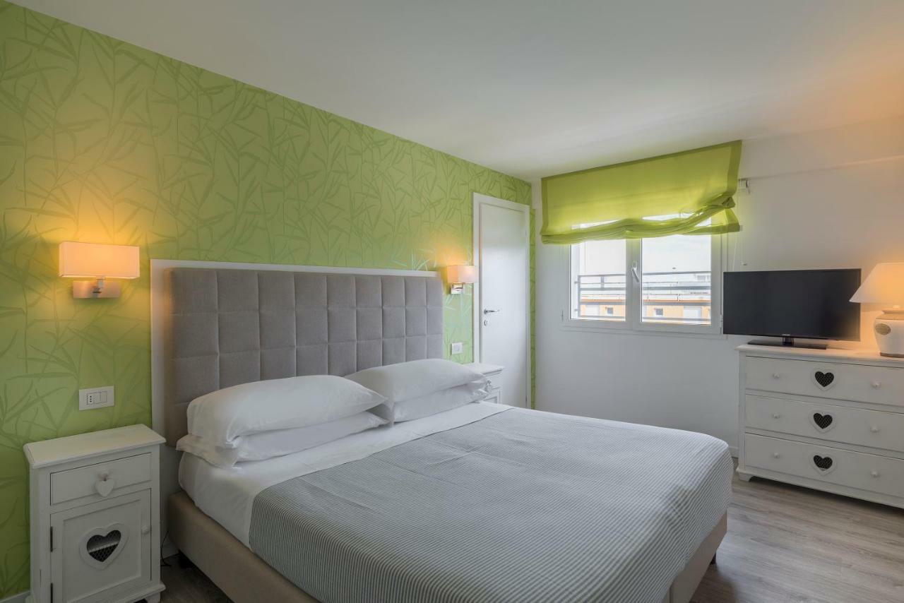 Hotel Corona Riccione Esterno foto
