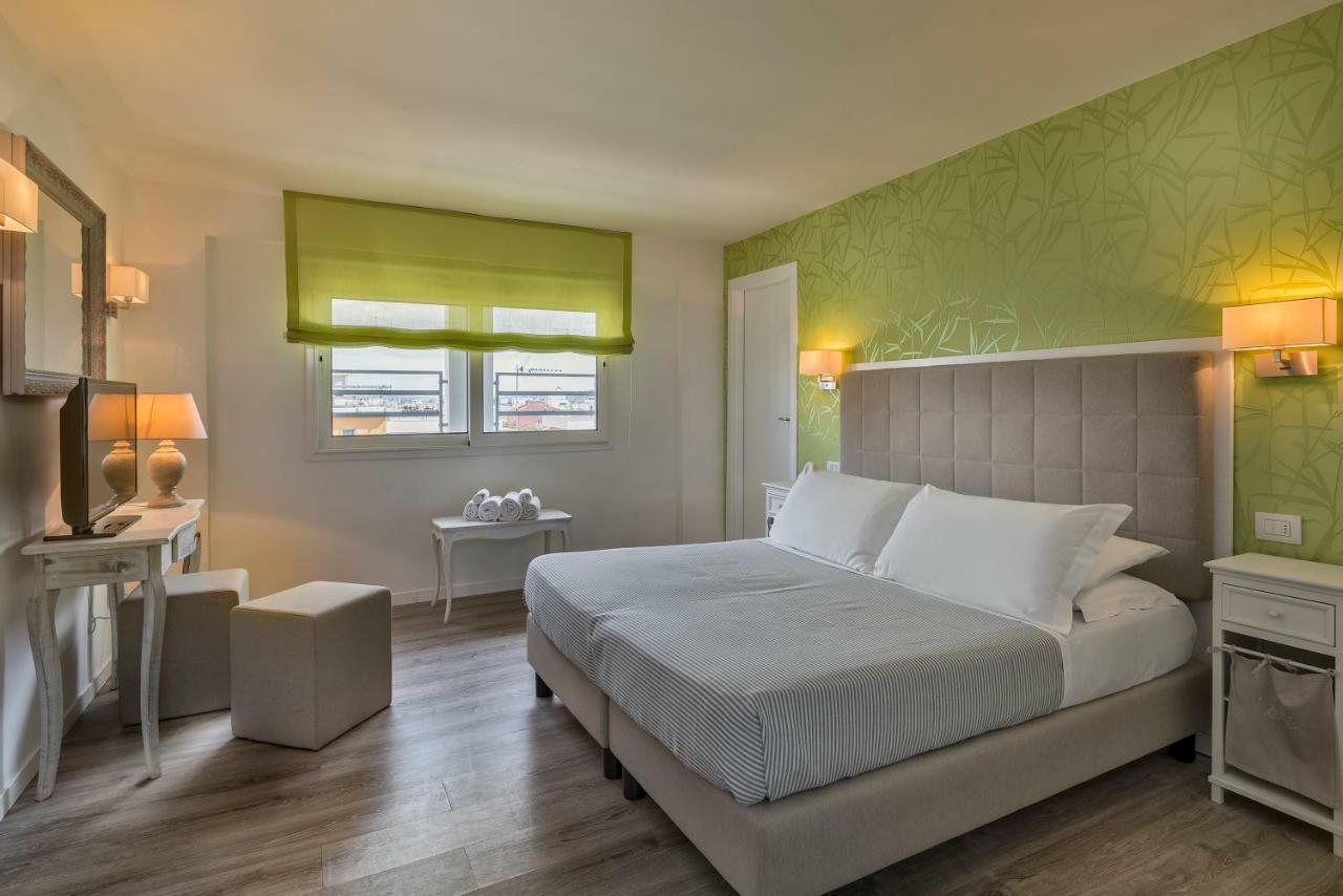 Hotel Corona Riccione Esterno foto